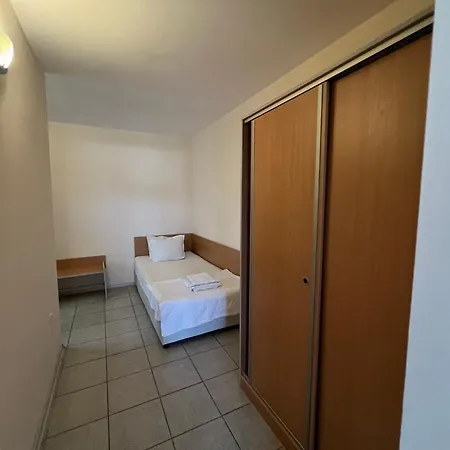 Хотел Persani Hotel-free Parking