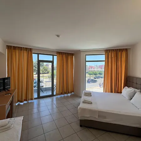 Persani Hotel-free Parking Хотел 2*
