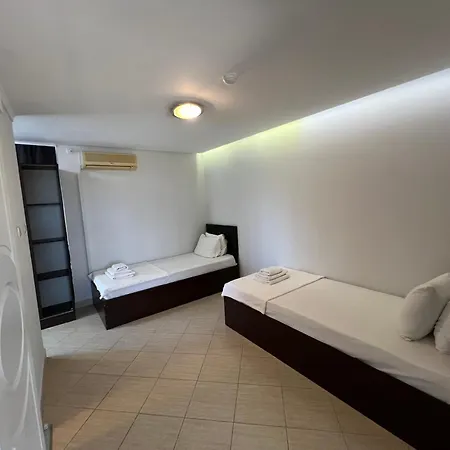 Хотел Persani Hotel-free Parking