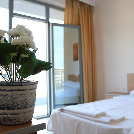 Хотел Persani Hotel-free Parking 2*