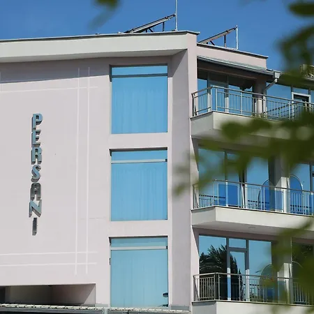 Хотел Persani Hotel-free Parking