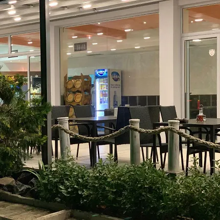 Хотел Persani Hotel-free Parking