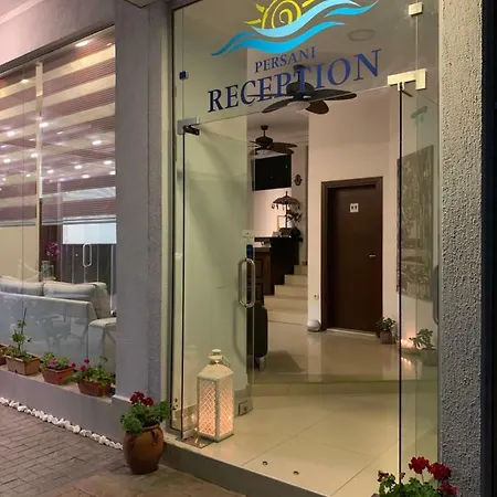 Хотел Persani Hotel-free Parking 2*